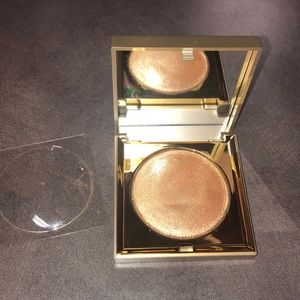 Stila Heaven’s Hue Highlighter👑